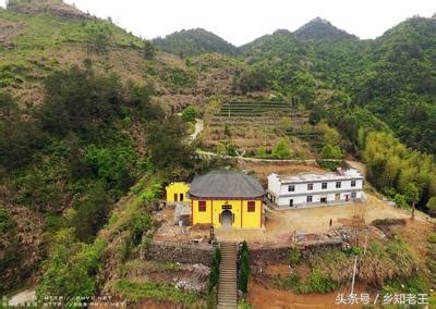 廟前貧 廟後富|農村俗語「廟前窮，廟後富，廟左廟右出寡婦」，究竟。